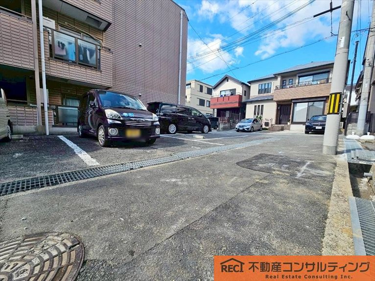 神戸市灘区神ノ木通3丁目　新築戸建　2号棟の駐車場