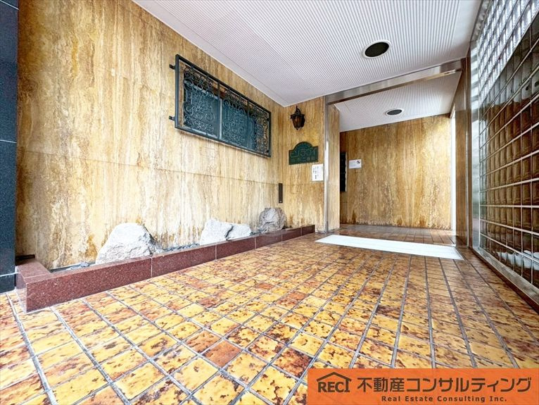 モンラヴィ青木2番館のエントランス