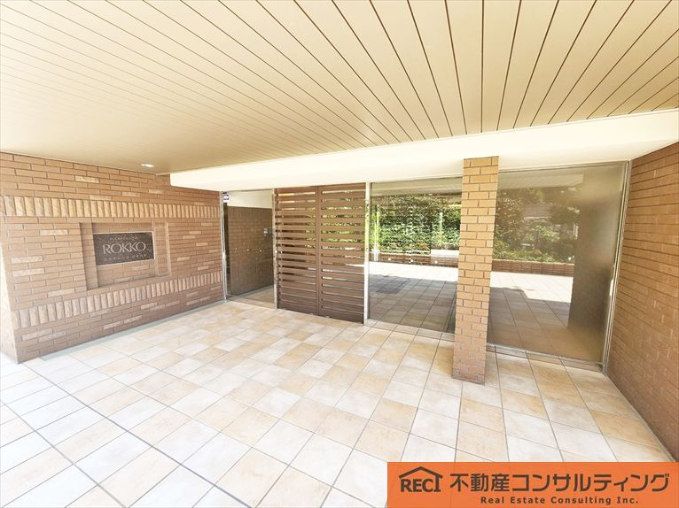 エルグレース・ジオ六甲のエントランス