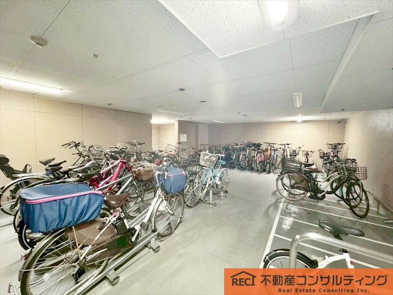 ジークレフ御影山手緑楓館の駐輪場