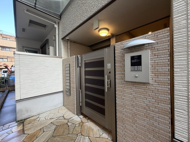 フジパレス山之内X番館のエントランス