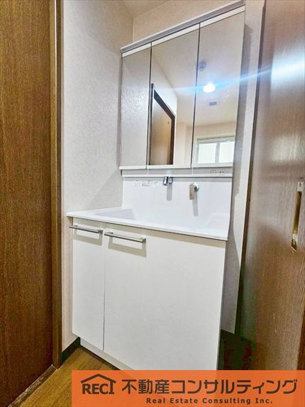 トゥー・ル・モンド本山の独立洗面台