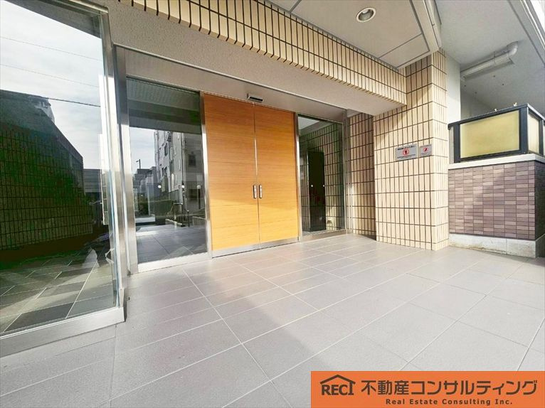 トゥー・ル・モンド本山のエントランス