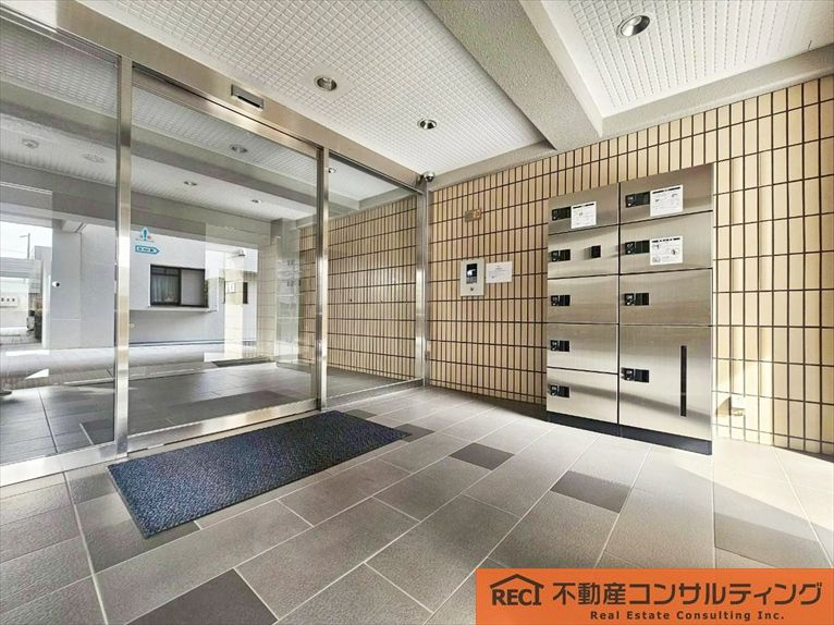 トゥー・ル・モンド本山のエントランス