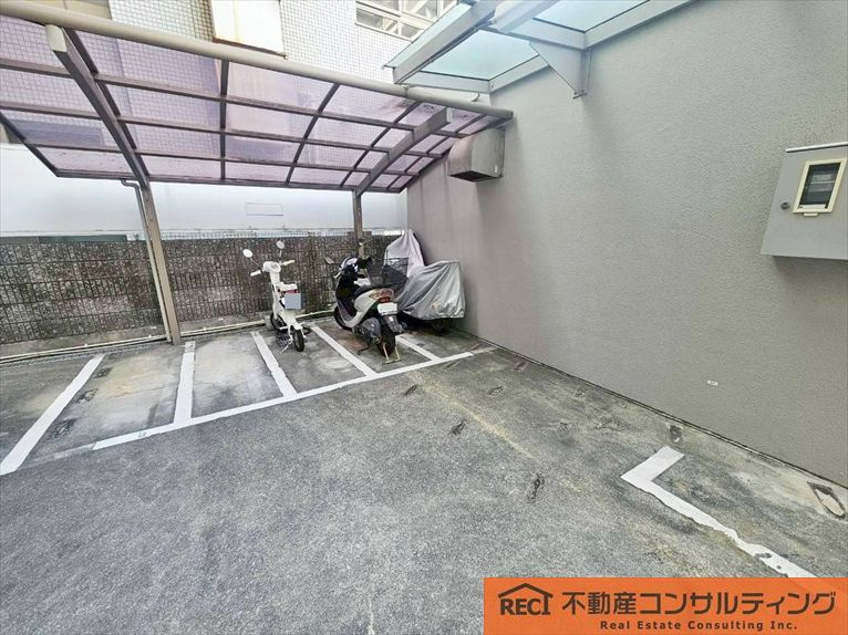 トゥー・ル・モンド本山の駐輪場