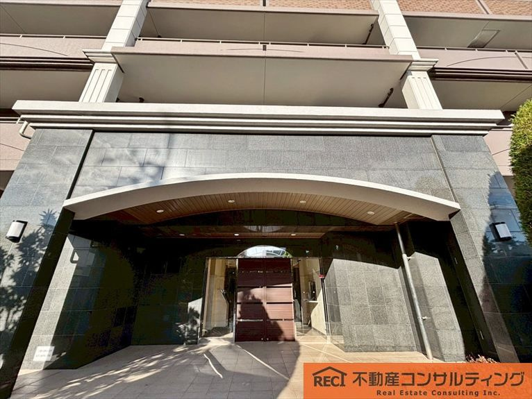 グランスイート甲子園口のエントランス