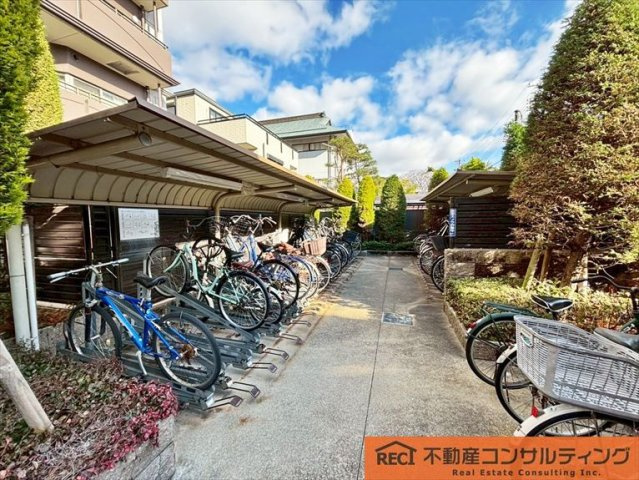 グランスイート甲子園口の駐車場