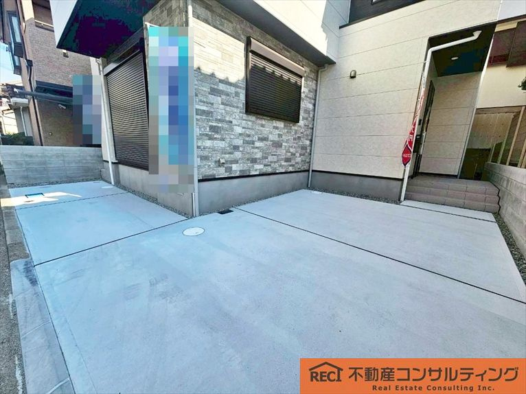 西宮市石在町　新築戸建の駐車場