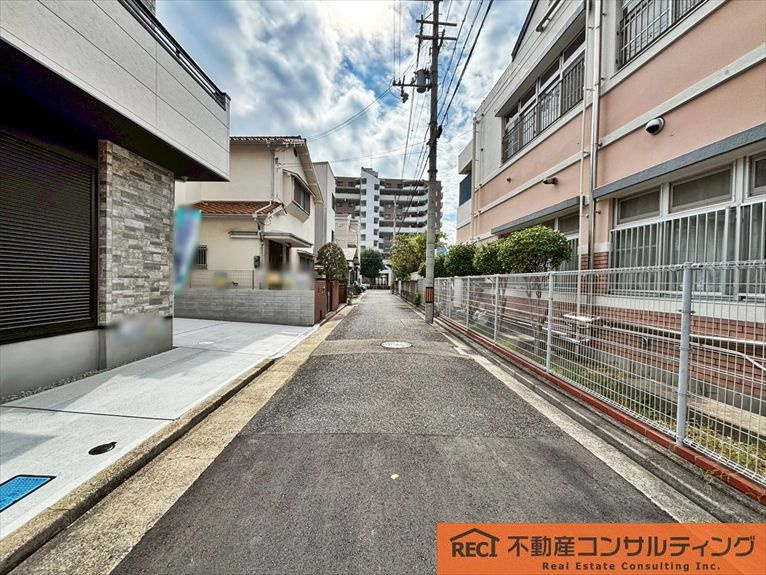 西宮市石在町　新築戸建の前面道路含む現地写真