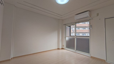 【洋室】 | フォレストヴィラ