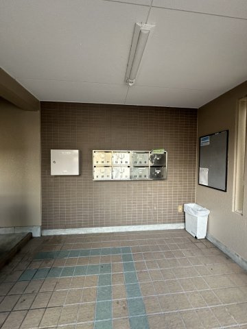 ファミール中根 のロビー
