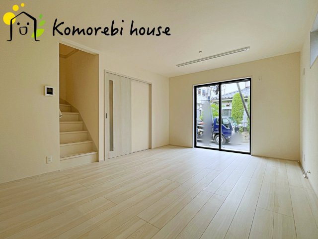 白岡市小久喜　新築一戸建て　リーブルガーデン　02の居間・リビング|26.5.23　撮影済み