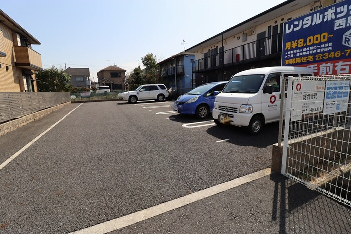 ウエストパーク藤の駐車場