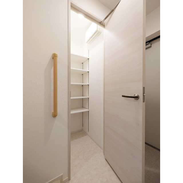 プライムガーデン若木の玄関|SIC