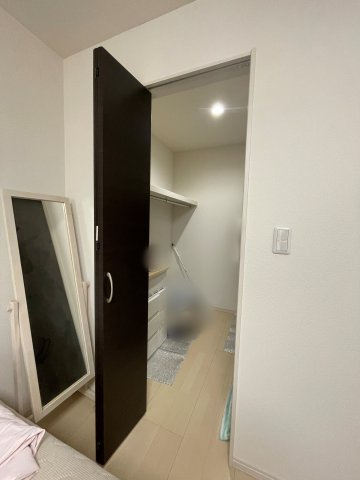 中古戸建・中古住宅　大泉町朝日2丁目　東小学校・北中学校の収納|7.1帖の洋室にはウォークインクローゼット付き♪
