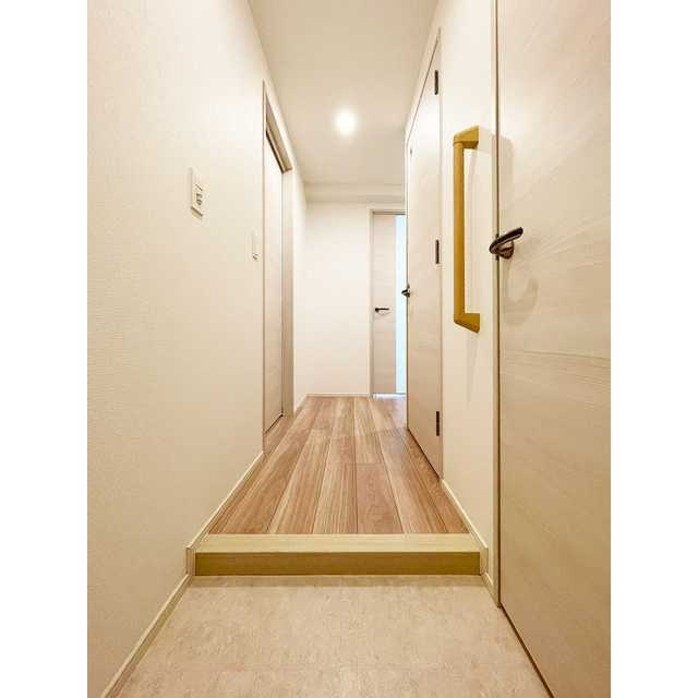 プライムガーデン若木の玄関