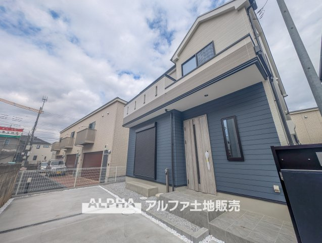 昭島市緑町3丁目　新築戸建の外観|【Blue Moment】◆空を感じるひととき◆
空を見上げる時間が、暮らしに少しの余白をつくる。そんな穏やかな瞬間がここにある。