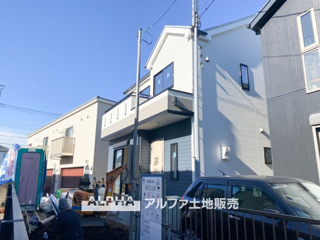 昭島市緑町3丁目　新築戸建の外観|【cozy living】
◆休日は◆仕事から切り離された家族の為だけの場所でゆっくりくつろぎたい。趣味や、習い事で休日を過ごすも楽しいが、結局はここが安らげる。