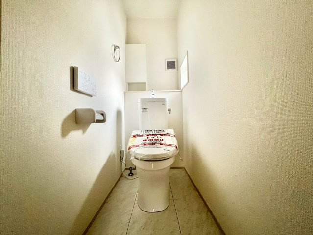 世田谷区南烏山1丁目 　新築戸建のトイレ|ウォシュレット付きのトイレはいつも快適！

現地ご見学希望・資料請求などお気軽にお問い合わせ下さい！
03-5990-5201