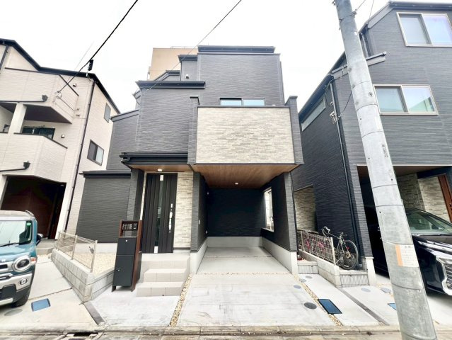 世田谷区南烏山1丁目 　新築戸建の外観|清潔感のあるシンプルな外観が特徴の新築戸建。

現地ご見学希望・資料請求などお気軽にお問い合わせ下さい！
03-5990-5201