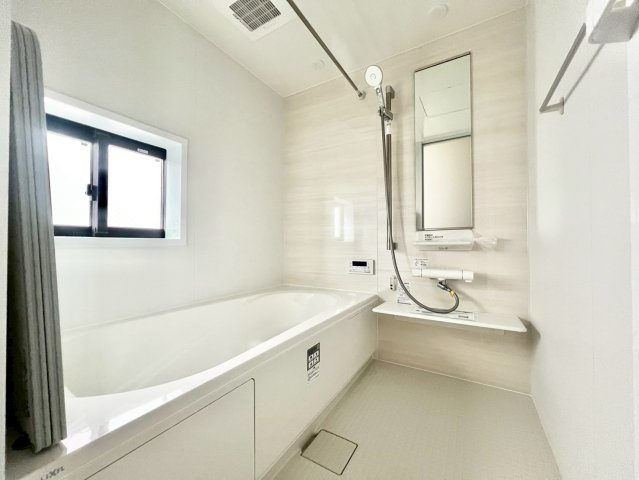 世田谷区南烏山1丁目 　新築戸建の浴室|浴室乾燥機付きのため、雨の日の洗濯物干しやカビの予防にも役立ちます。

現地ご見学希望・資料請求などお気軽にお問い合わせ下さい！
03-5990-5201