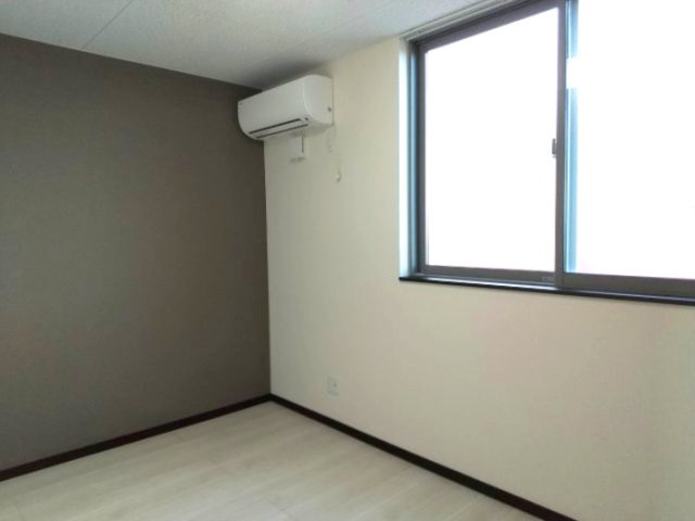 ブルジェオンBの洋室