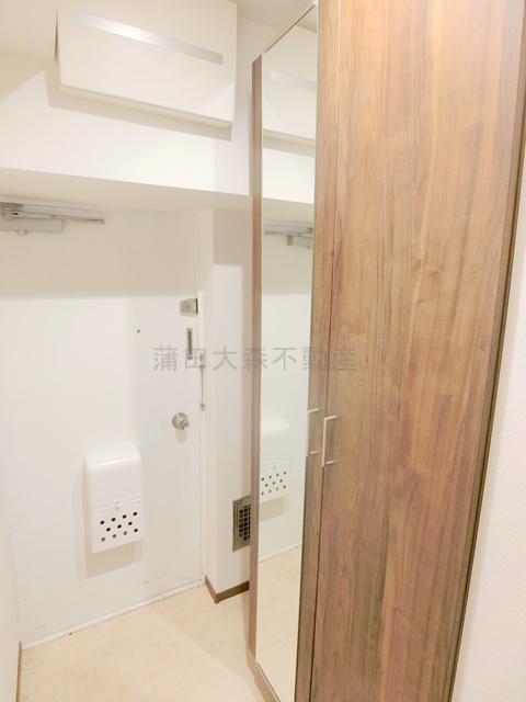 西蒲田スカイハイツの玄関|姿見鏡、シューズボックス付き玄関