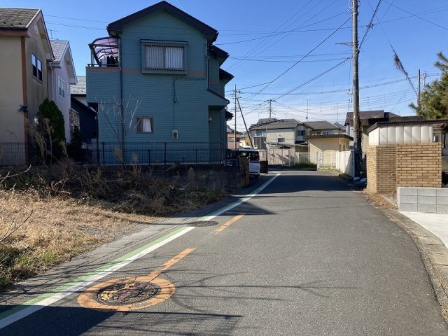 鴻巣市緑町　売地の前面道路含む現地写真