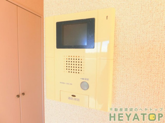 【セキュリティ】 | モニター付きドアホンで安心確認（同仕様写真）