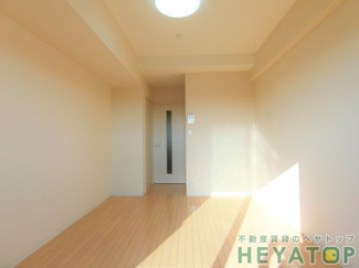 【居間・リビング】 | 洋室７.２帖（同仕様写真）