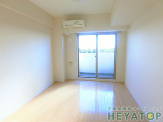 【居間・リビング】 | 洋室７.２帖（同仕様写真）