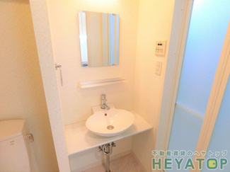 【洗面所】 | 忙しい朝の身支度に便利なおしゃれな洗面化粧台（同仕様写真）