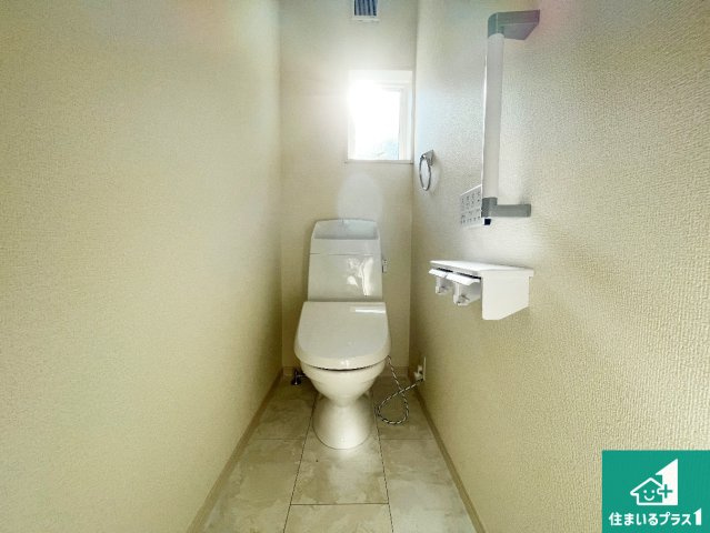高槻市大和　新築一戸建てのトイレ|1・2階の2ヶ所にあるので、朝の忙しい時間の順番待ちもなく、深夜の利用にも大変便利です。