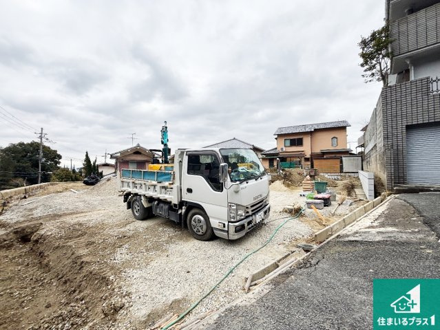 高槻市大和　新築一戸建ての外観|周辺は落ち着いた街並みの住宅地！子育てがしやすい住環境です！まだ未完成ですが、現地でしかわからない事もございます。是非一度ご覧ください。
