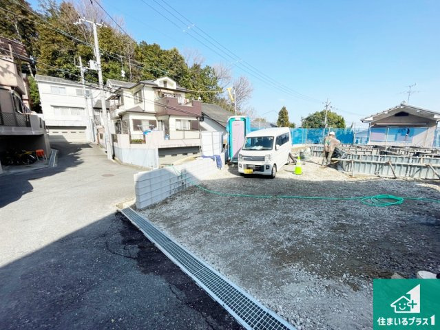 高槻市大和　新築一戸建ての前面道路含む現地写真|周辺は落ち着いた街並みの住宅地！子育てがしやすい住環境です！まだ未完成ですが、現地でしかわからない事もございます。是非一度ご覧ください。