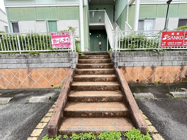 フレグランス左京　Ｂ棟のエントランス|毎日通るエントランスはこのようになっています