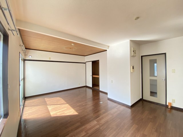 フレグランス左京　Ｂ棟の居間・リビング|こちらの居間で趣味の時間をお楽しみください