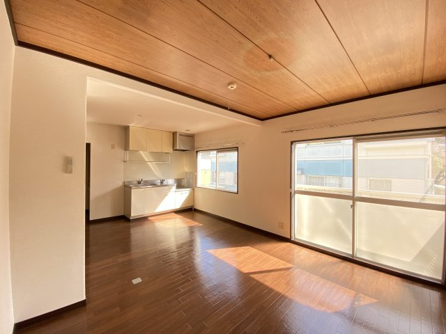 フレグランス左京　Ｂ棟の居間・リビング|こちらの居間で趣味の時間をお楽しみください