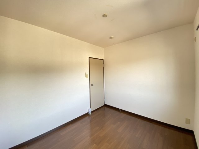 フレグランス左京　Ｂ棟の洋室|ゆったりした洋室です