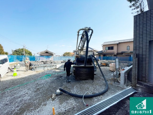 高槻市大和　新築一戸建ての居間・リビング|シンプルなリビングは、観葉植物等のインテリアを楽しめますね！パパ好みにも、ママ好みにも家具次第で雰囲気を変えることができます！