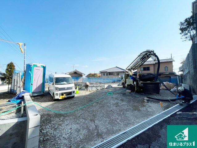 高槻市大和　新築一戸建ての前面道路含む現地写真|周辺は落ち着いた街並みの住宅地！子育てがしやすい住環境です！まだ未完成ですが、現地でしかわからない事もございます。是非一度ご覧ください。