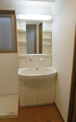 【独立洗面台】 | ペリグリンアパートメント | 朝の支度にも助かる、独立の洗髪洗面化粧台