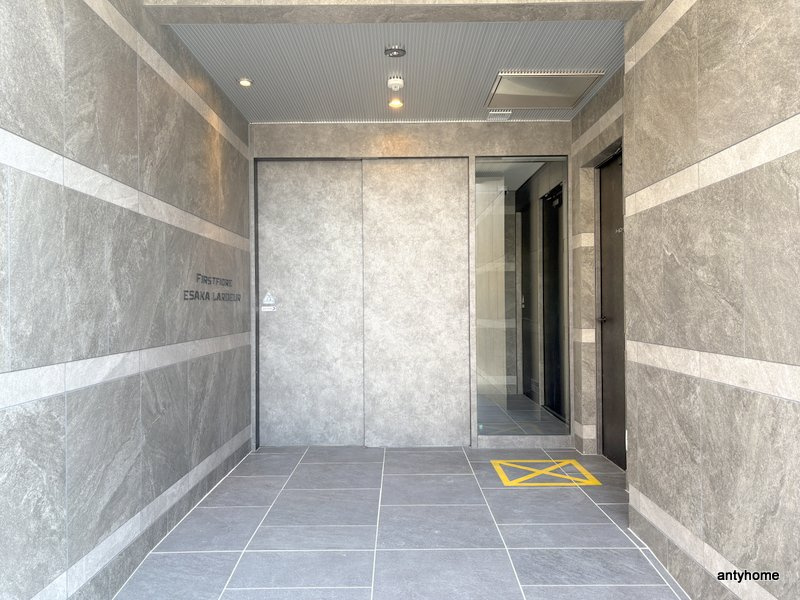 ファーストフィオーレ江坂ラディール　仲介手数料無料のエントランス