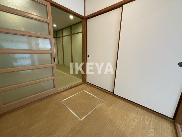 中津3貸家の洋室