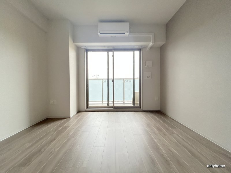 ファーストフィオーレ江坂ラディール　仲介手数料無料の居間・リビング