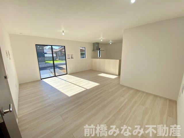 前橋市前箱田町1期　１号棟(全２棟)　アーバンスタイル　新築建売分譲の居間・リビング|居間です
