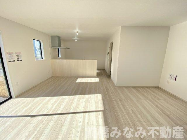 前橋市前箱田町1期　１号棟(全２棟)　アーバンスタイル　新築建売分譲の居間・リビング|使いやすい居間です