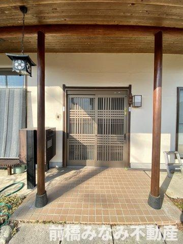 【中古戸建】前橋市川曲町　３LDK＋S※複層ガラスの玄関|収納もある玄関です