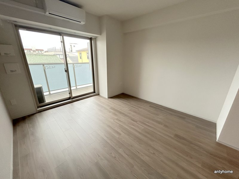 ファーストフィオーレ江坂ラディール　仲介手数料無料の居間・リビング