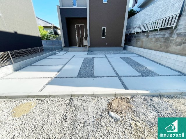 高槻市大和　新築一戸建ての駐車場|駐車スペース！散水栓があるので、こまめに愛車を洗えます！